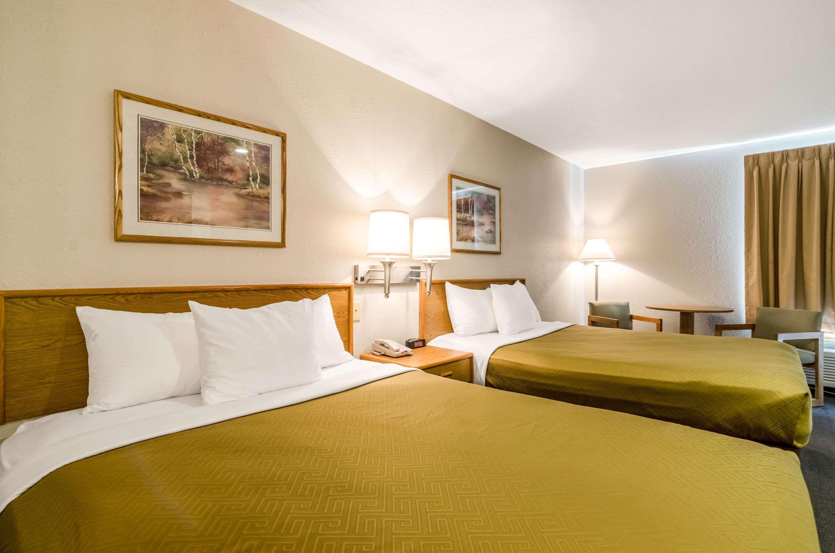 Rodeway Inn Ainsworth Экстерьер фото