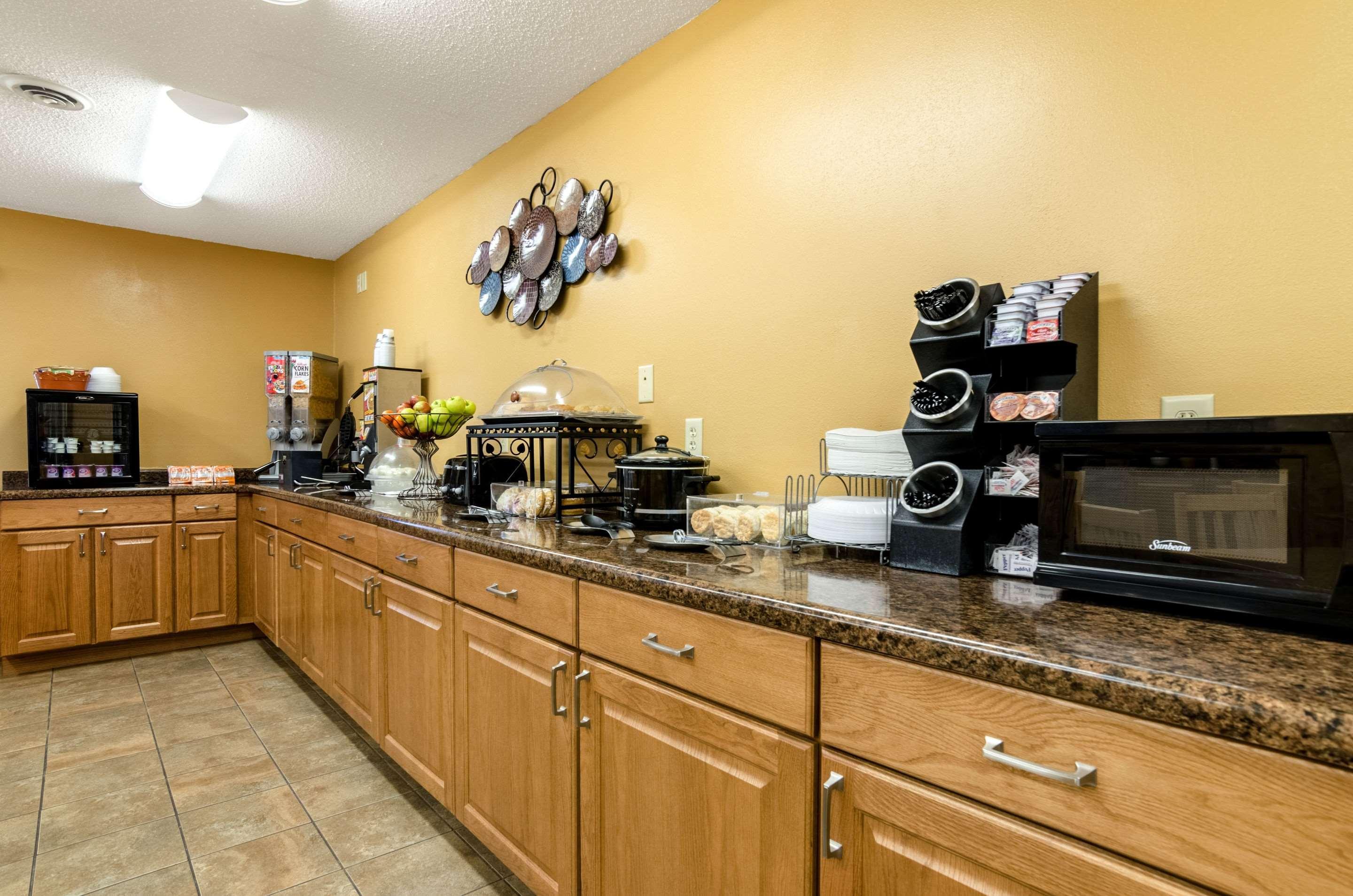 Rodeway Inn Ainsworth Экстерьер фото