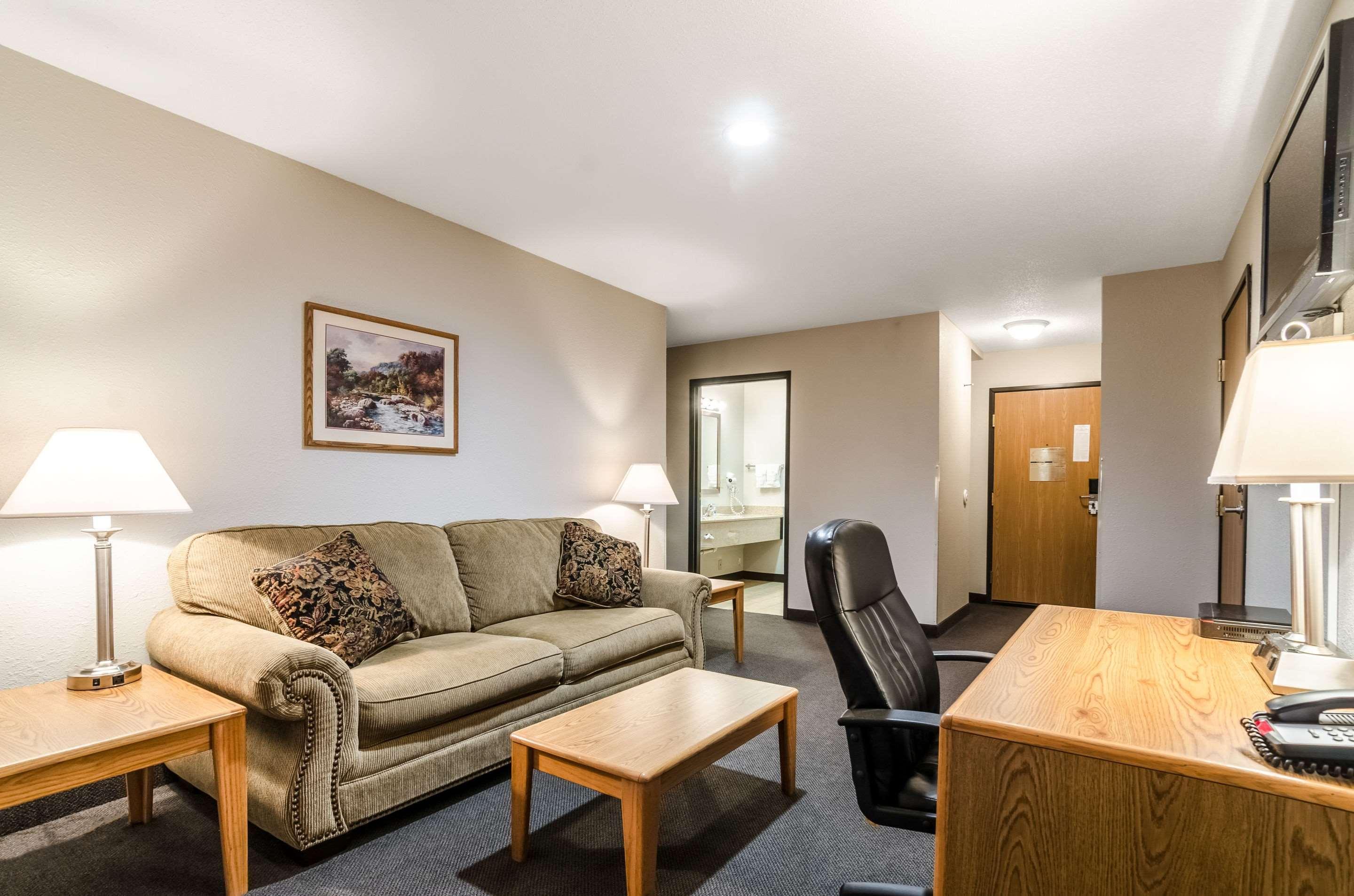 Rodeway Inn Ainsworth Экстерьер фото