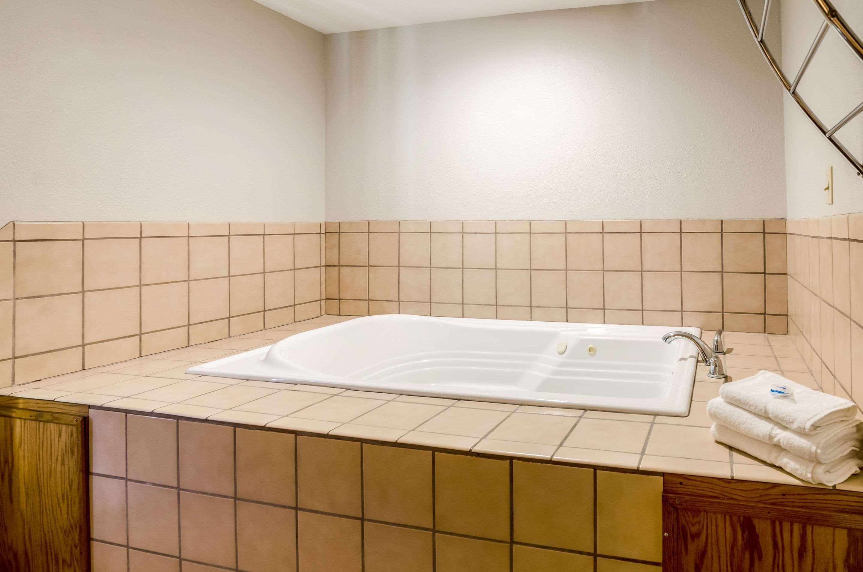 Rodeway Inn Ainsworth Экстерьер фото