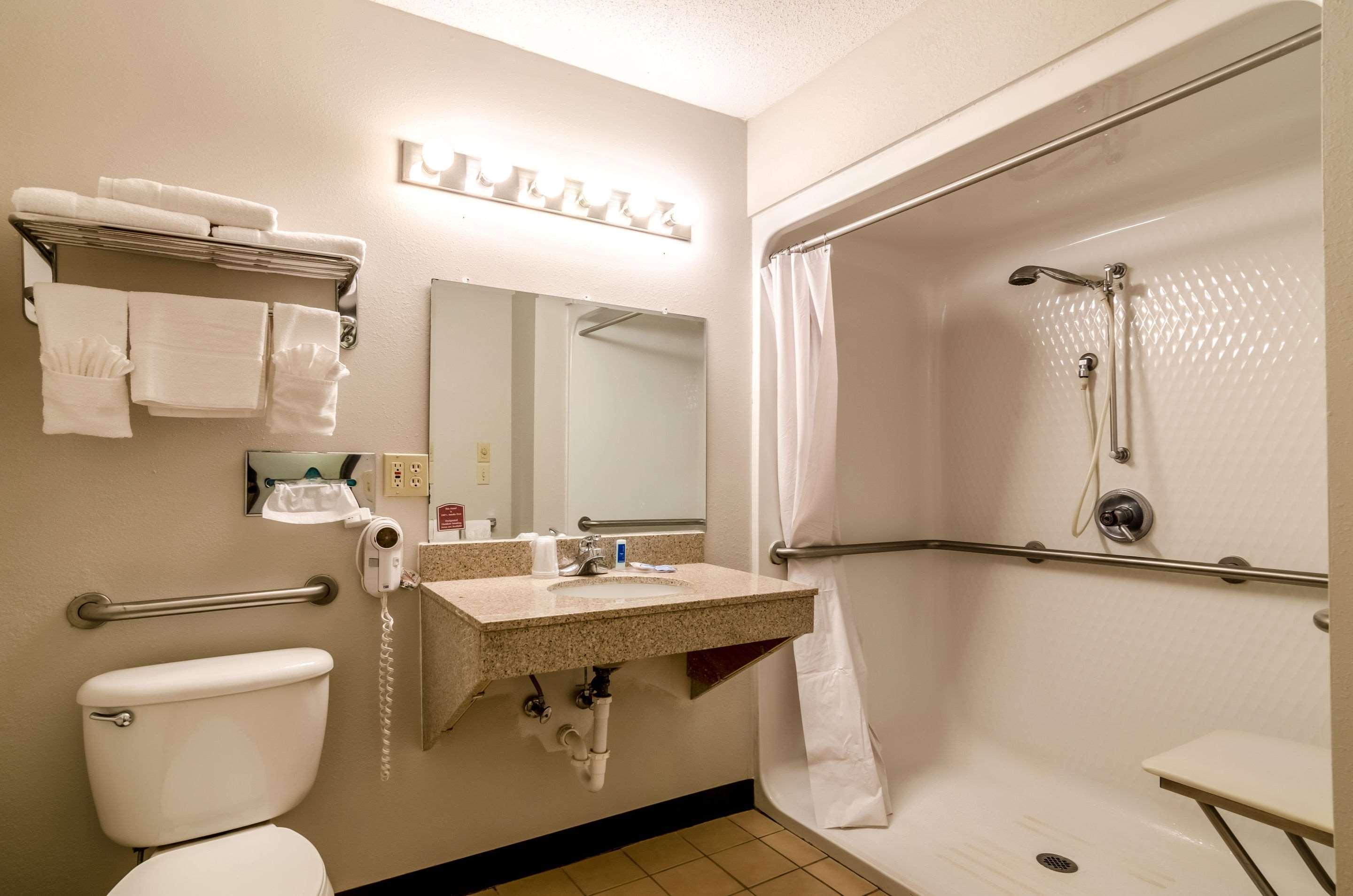 Rodeway Inn Ainsworth Экстерьер фото