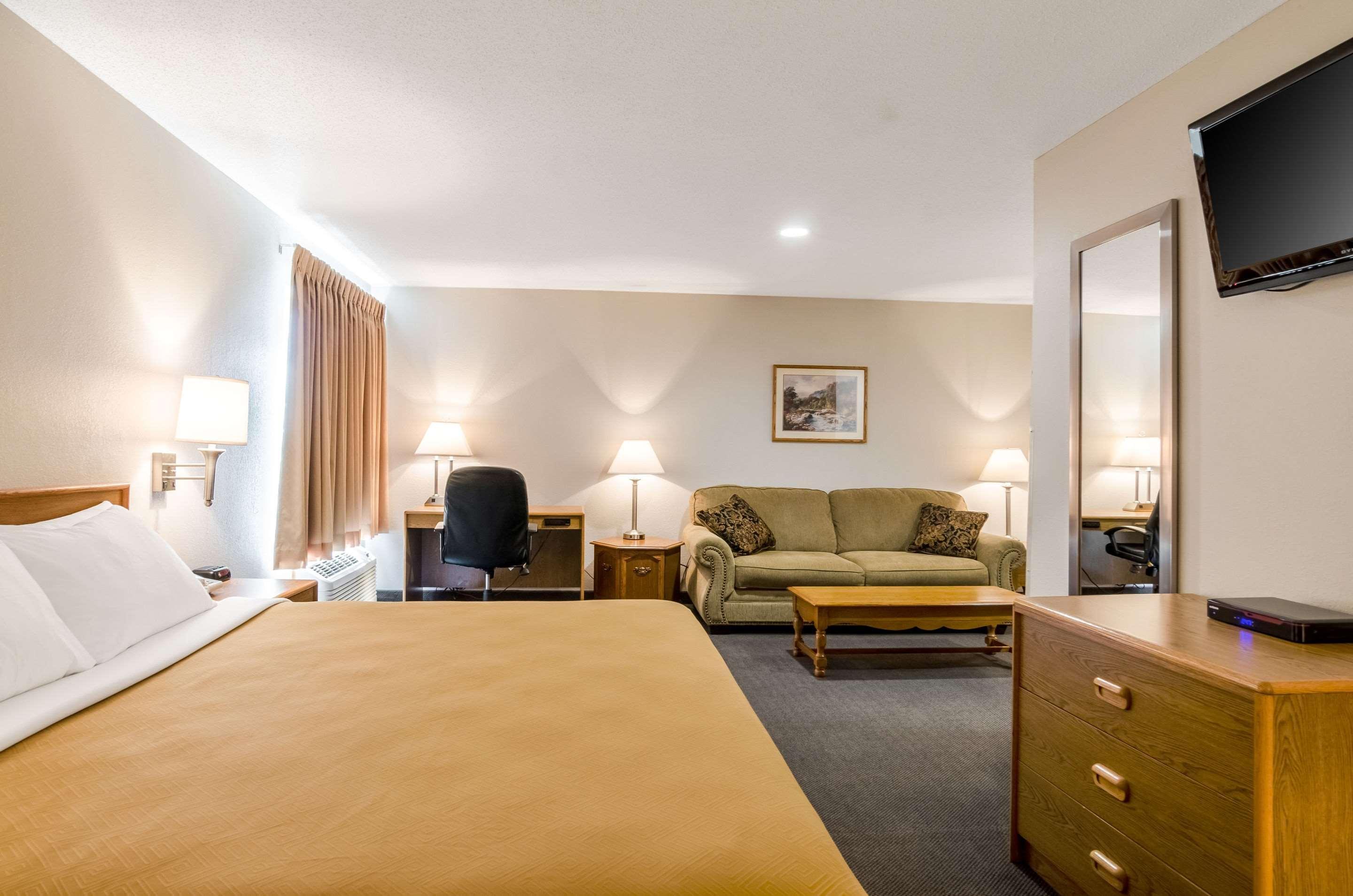 Rodeway Inn Ainsworth Экстерьер фото