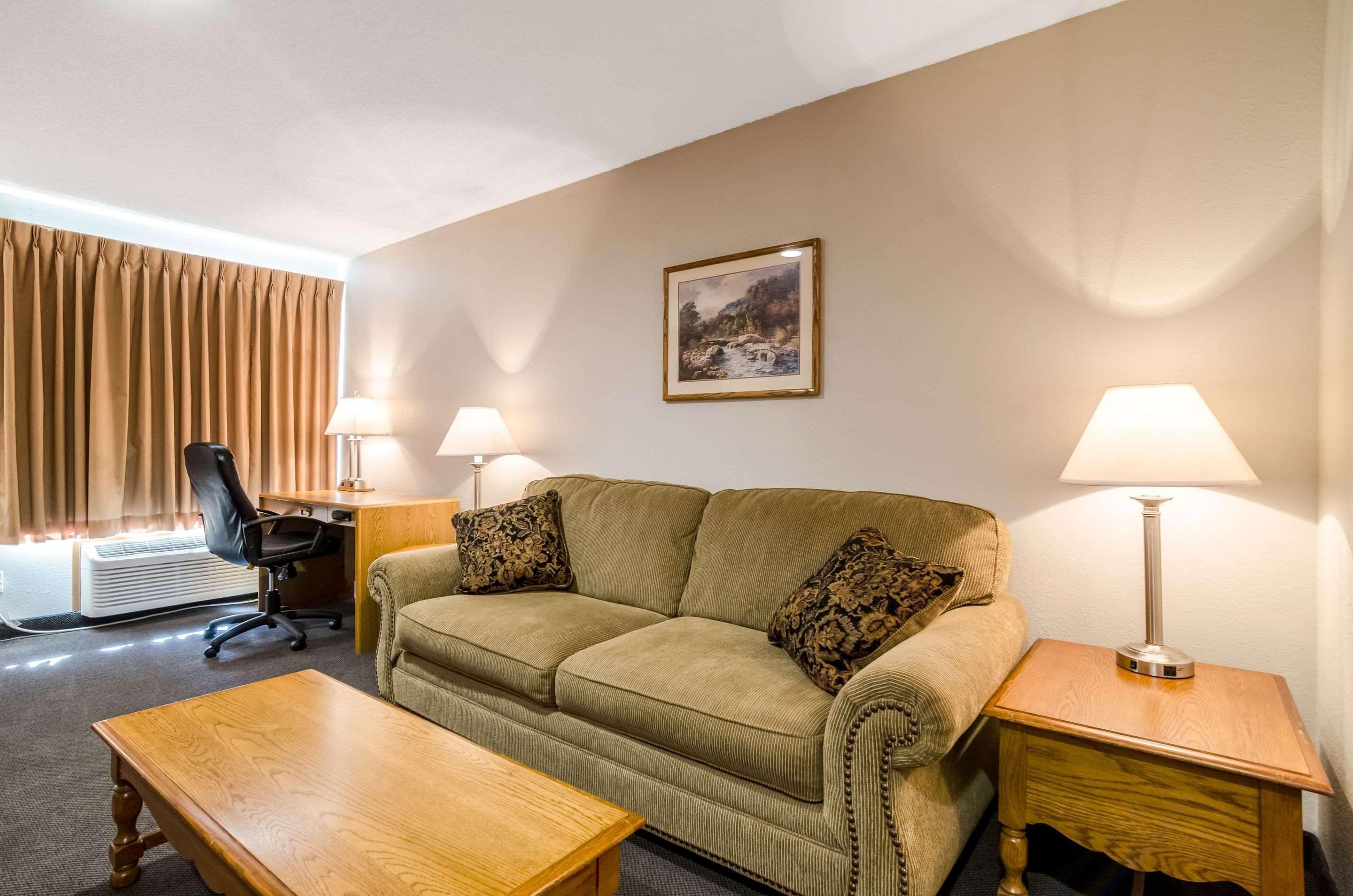 Rodeway Inn Ainsworth Экстерьер фото