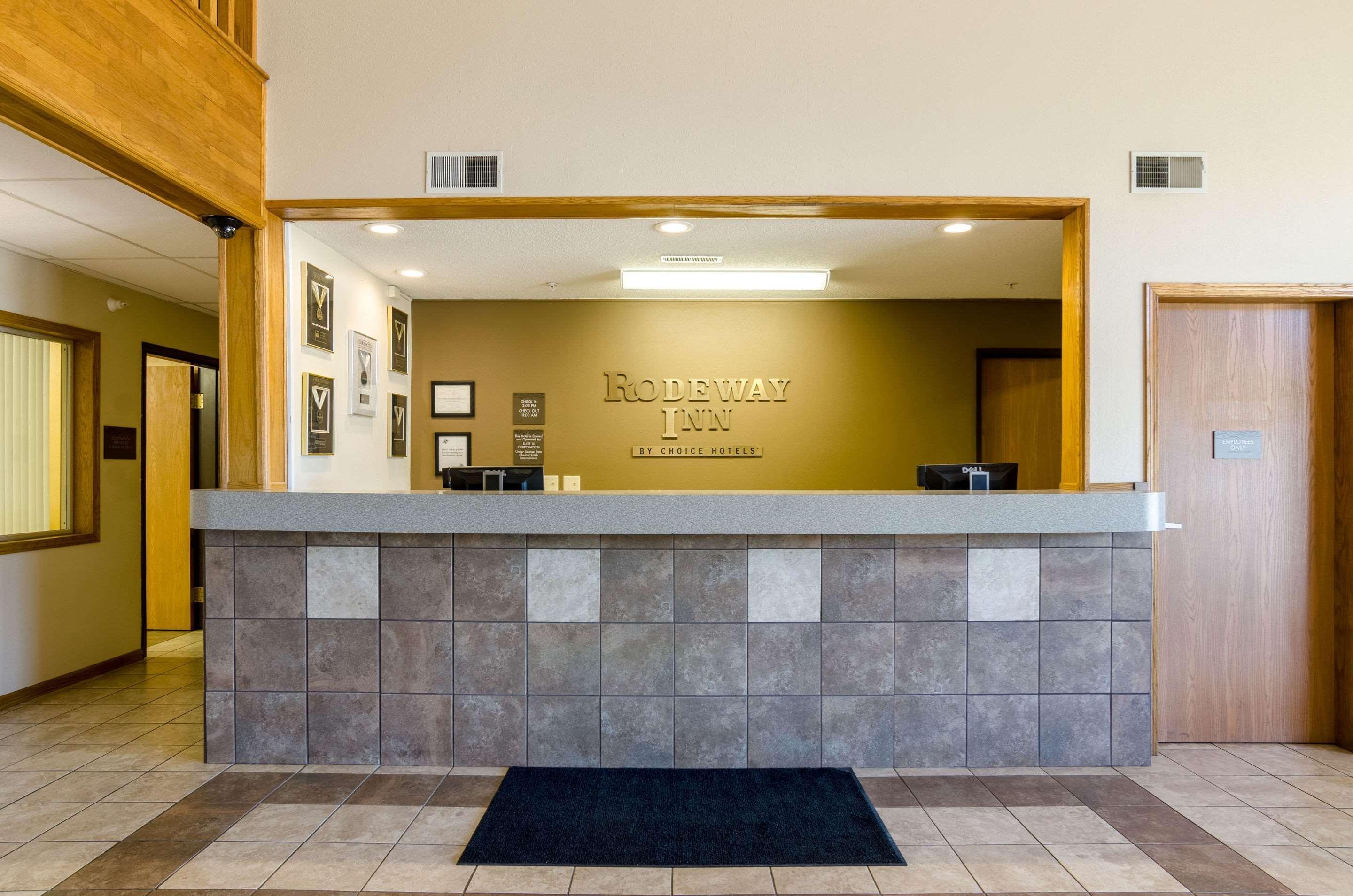 Rodeway Inn Ainsworth Экстерьер фото