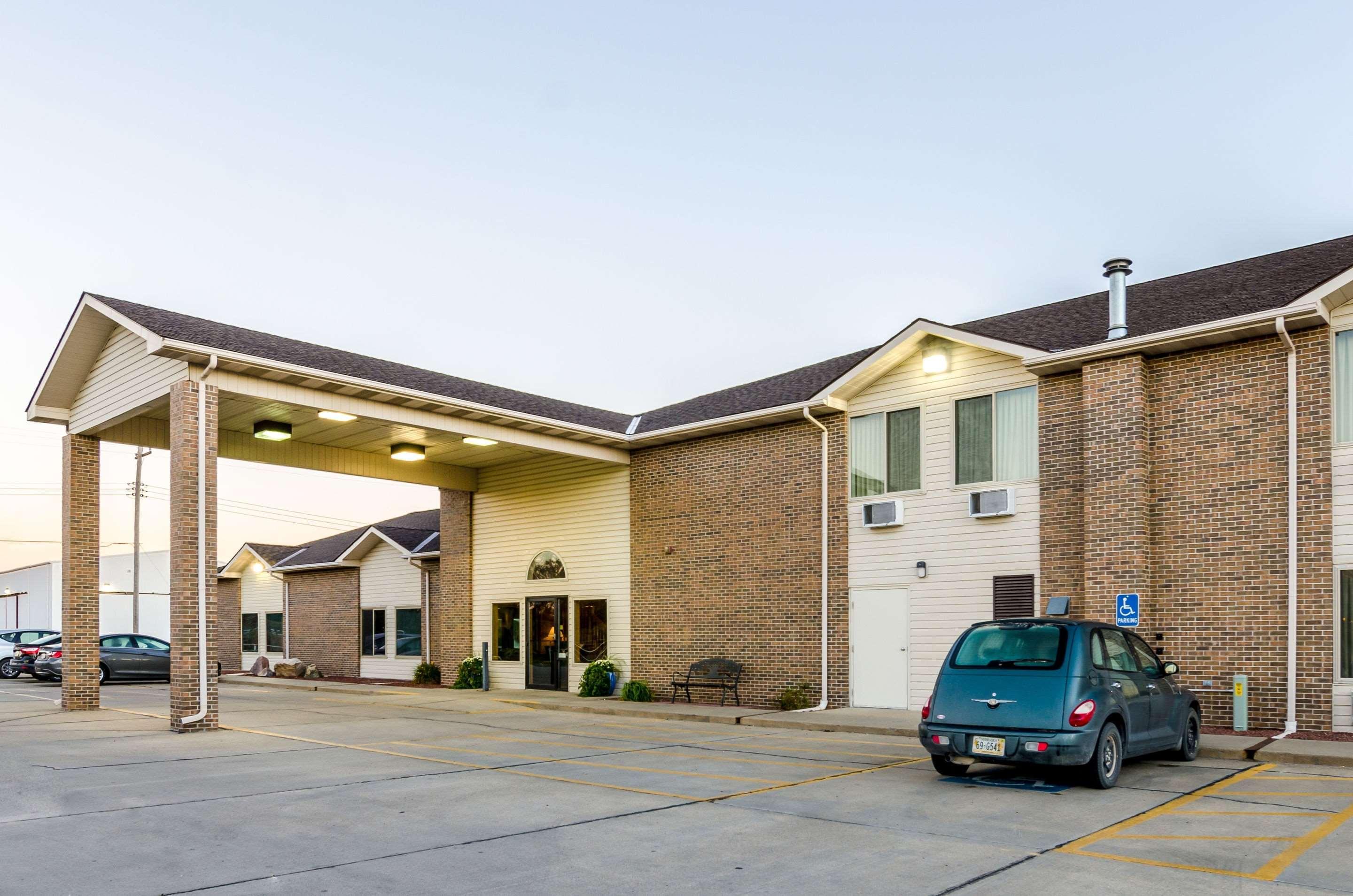 Rodeway Inn Ainsworth Экстерьер фото