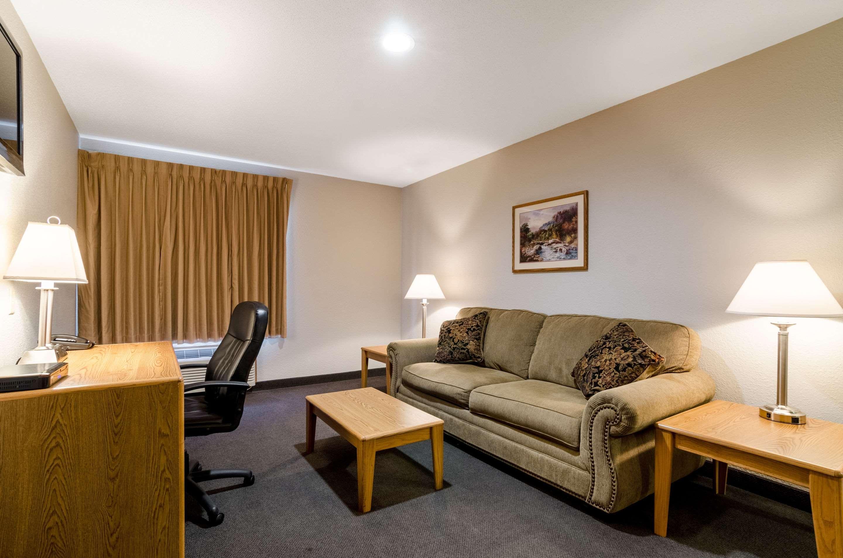 Rodeway Inn Ainsworth Экстерьер фото
