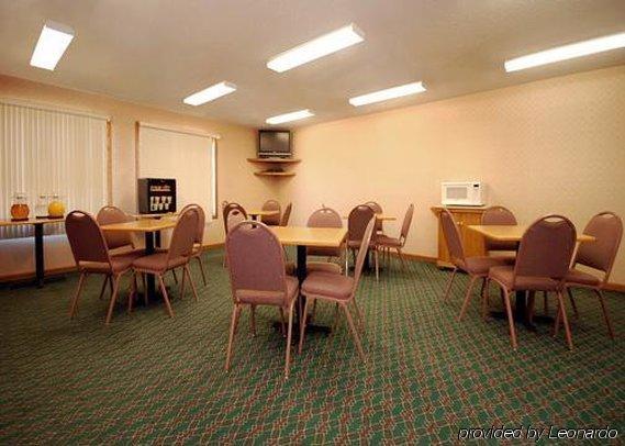 Rodeway Inn Ainsworth Ресторан фото